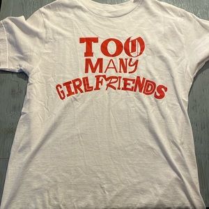 Fashion nova “too many girlfriends” graphic tee